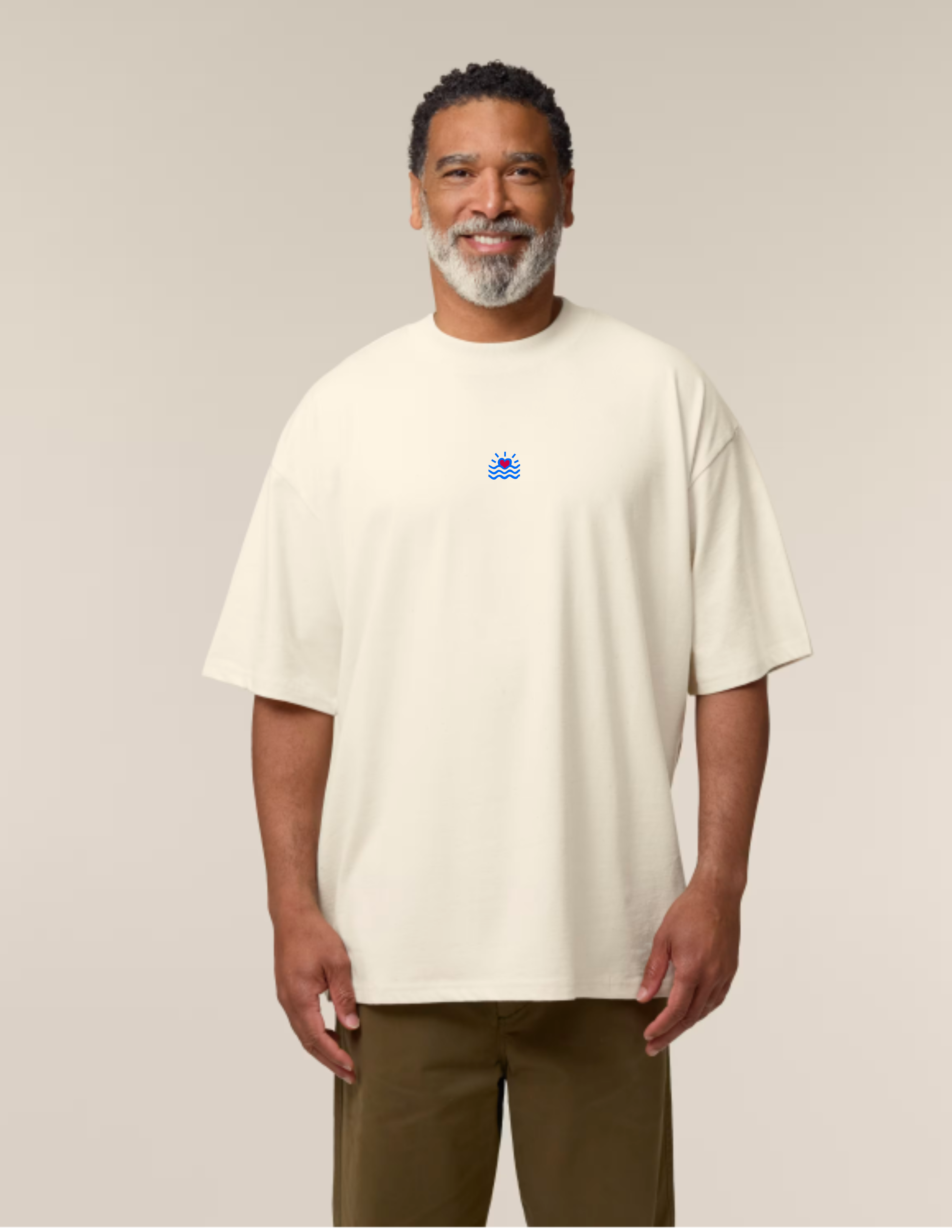 Le T-shirt unisexe surdimensionné à col montant