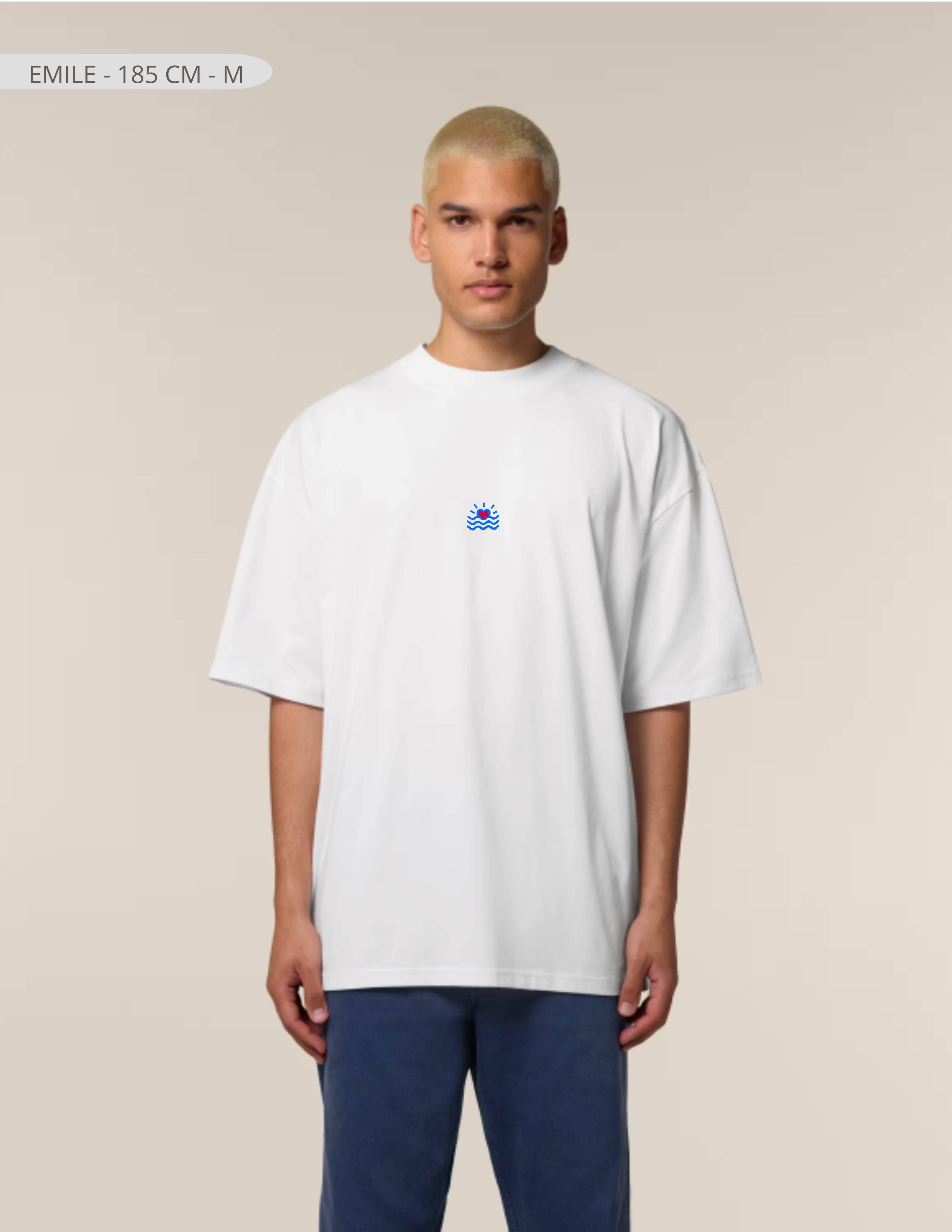 Le t-shirt unisexe surdimensionné à col montant